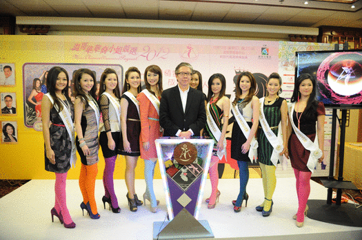 由「溫哥華華裔小姐競選2012」籌委會主席陳國雄主持儀式