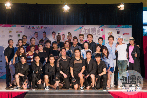 七位型男與台前幕後團隊預祝《多倫多 型.男家族》總決賽成功！