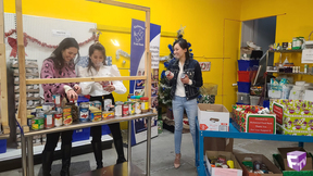 MCV '21 Cindy Wu, Yasmine Ross, Grace Wu visit food bank