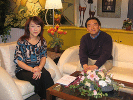 基金會主席杜聰先生
接受主持人盧玉鳳訪問