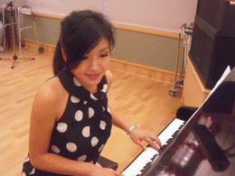 9號陳偉琪彈奏鋼琴