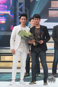 #7 Stephen Cheung was awarded with “The Most Creative Fans Award”, award presented by 1st Runner Up of Project Boyz Power Toronto 2016 also the Mr. Friendship of Mr. Hong Kong 2016 Christian Yeung	 	