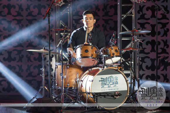 1st runner up #6 Ernest Hans Chan who has 9 years of drumming experiences, the cheerful rhythm and up beats paired with his drumming skills brought the atmosphere soared to the highest point. Ended with endless cheering and applauses from the audiences.