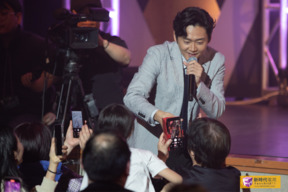 TVB Idol Owen Cheung, Katy Kung, Moon Lau, and Mark Ma Shine on Stage<br />
